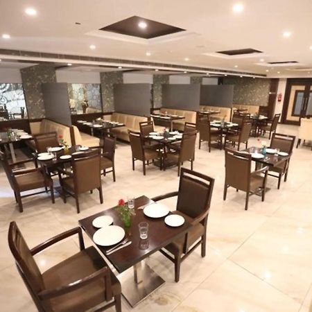 Hotel Krishna Palace, Ayodhya エクステリア 写真