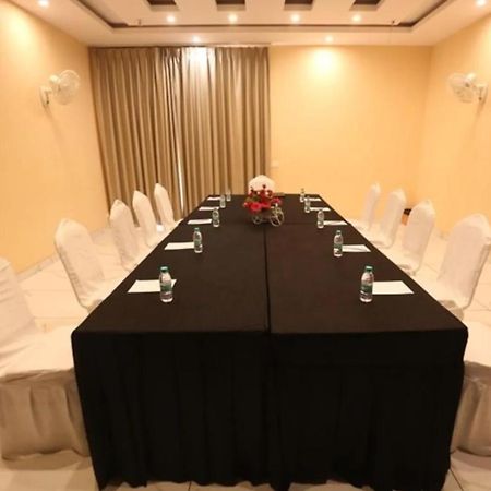Hotel Krishna Palace, Ayodhya エクステリア 写真