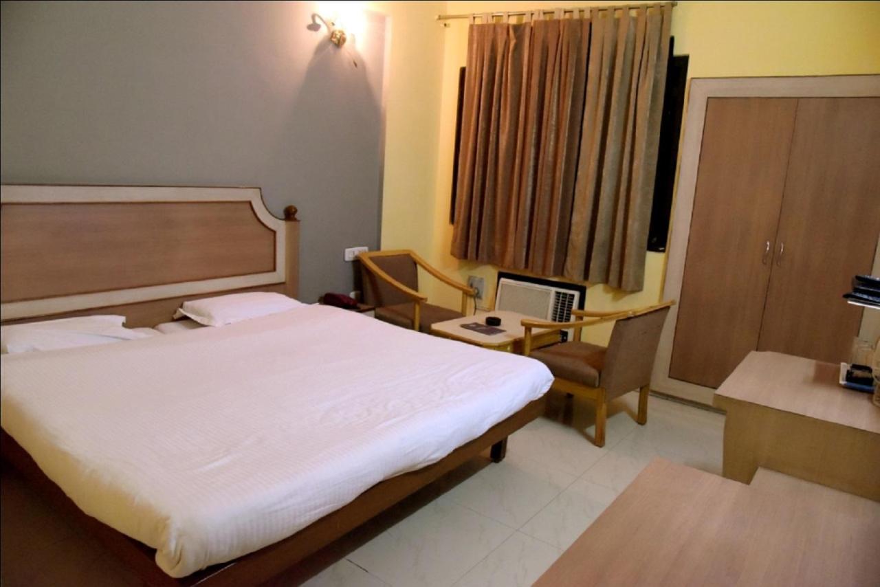 Hotel Krishna Palace, Ayodhya エクステリア 写真