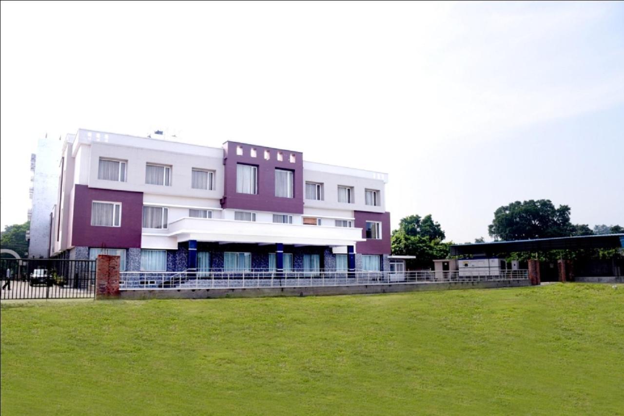 Hotel Krishna Palace, Ayodhya エクステリア 写真