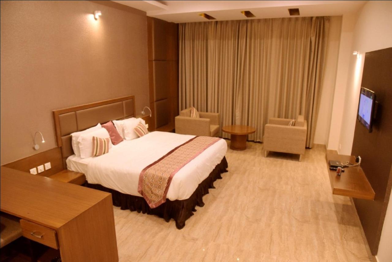 Hotel Krishna Palace, Ayodhya エクステリア 写真