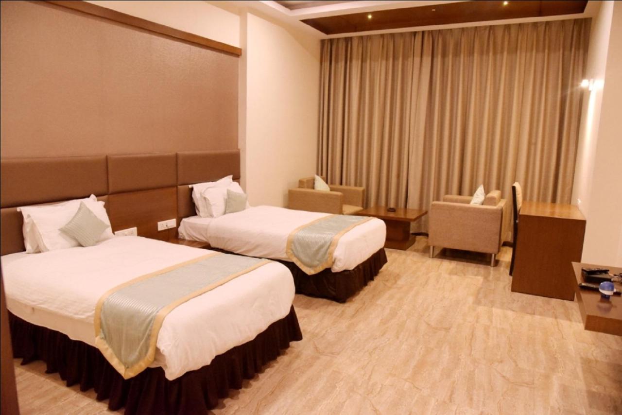 Hotel Krishna Palace, Ayodhya エクステリア 写真
