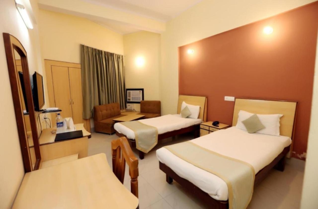 Hotel Krishna Palace, Ayodhya エクステリア 写真
