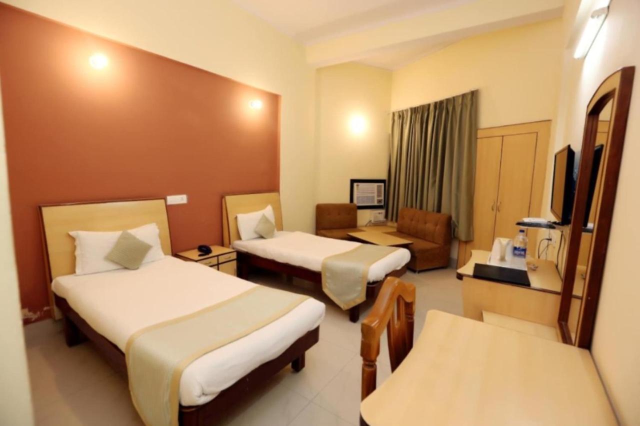 Hotel Krishna Palace, Ayodhya エクステリア 写真