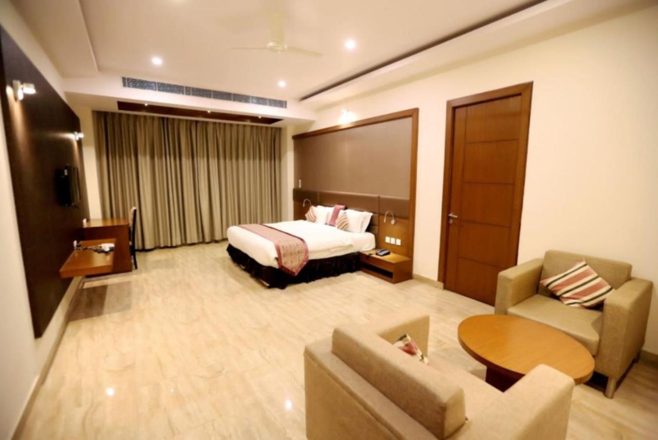 Hotel Krishna Palace, Ayodhya エクステリア 写真
