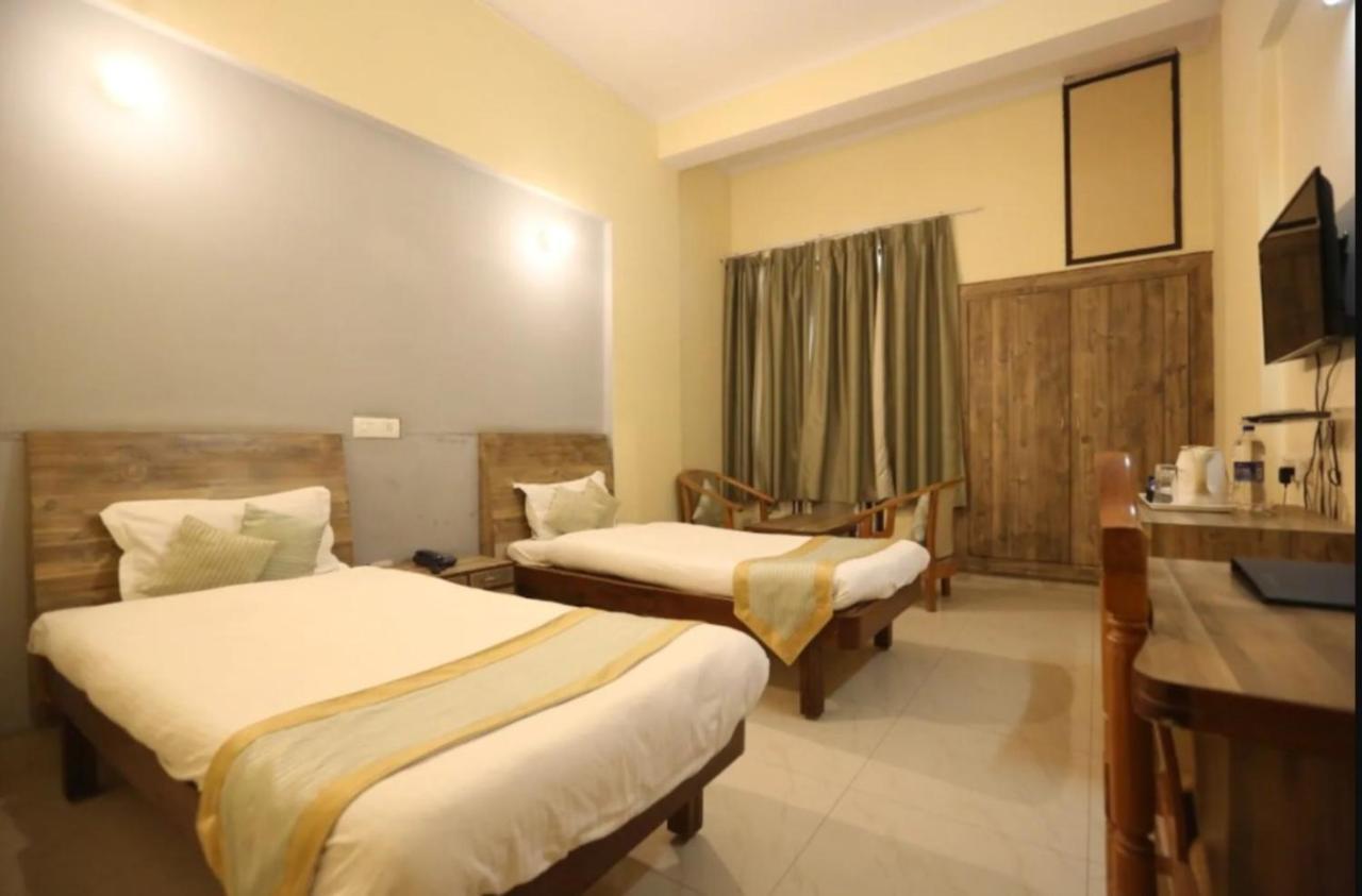 Hotel Krishna Palace, Ayodhya エクステリア 写真